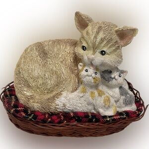 Mother Cat and Kittens Music Box Close To You